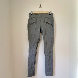 Gray Leggings with faux zipper pockets - Size M